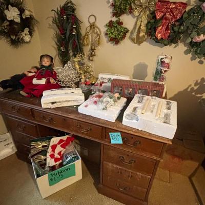 Sale Photo Thumbnail #26: Desk $50