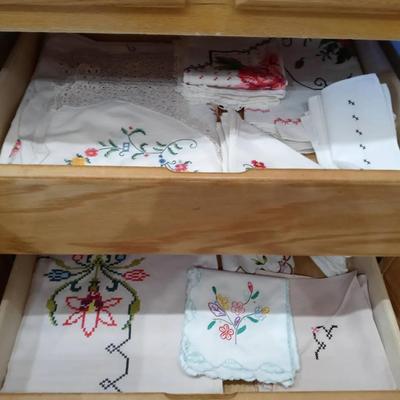 Vintage Embroidered Rectangular Table Cloths, Cloth Napkins And Cloth Placemats