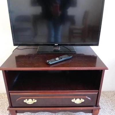 32" RCA TV Cherry Wood TV Table