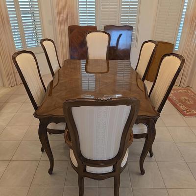 Karges Walnut Dinning Room Table with 6 Chairs and 2 Leaves