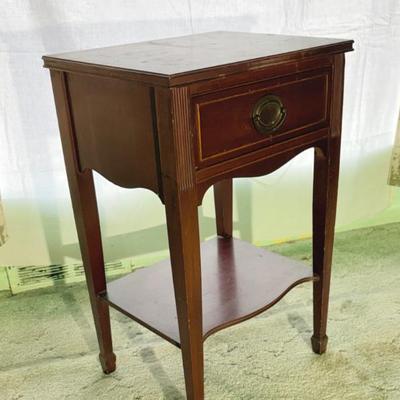 Elegant Vintage Federal Style Side Table