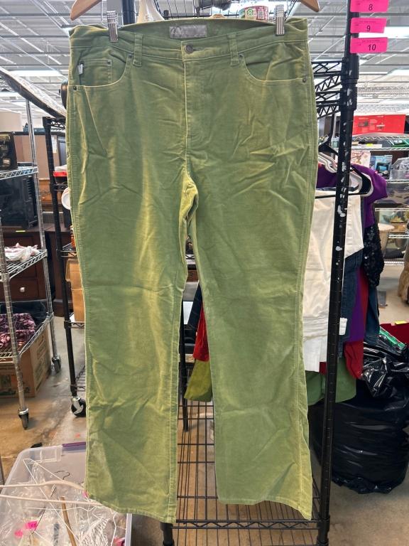 Sale Photo Thumbnail #3