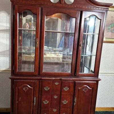 Thomasville vintage cherry wood china cabinet 