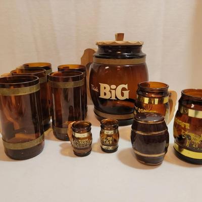Vintage Amber And Wood Mugs