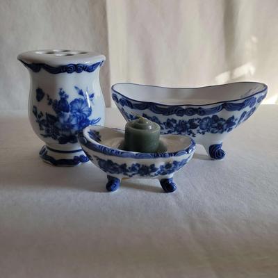 Vintage Blue White Bathroom Accessories 
