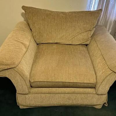 Basset - Oversized Arm Chair