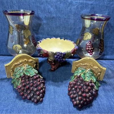 Vintage Grape Cluster Design