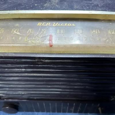 RCA Victor - Model 2X61 Bakealite Radio 