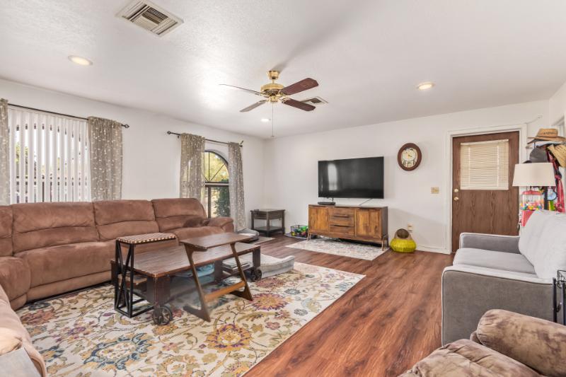 Sale Photo Thumbnail #8