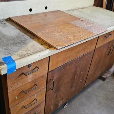 Heavy duty workbench
