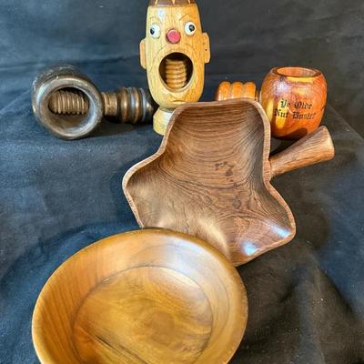 Vintage wooden nutcrackers walnut & leaf wooden bowls