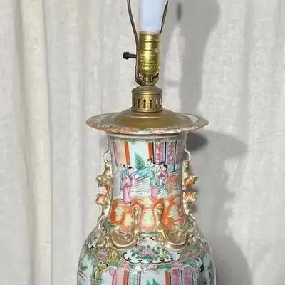 Chinese famille rose medallion lamp