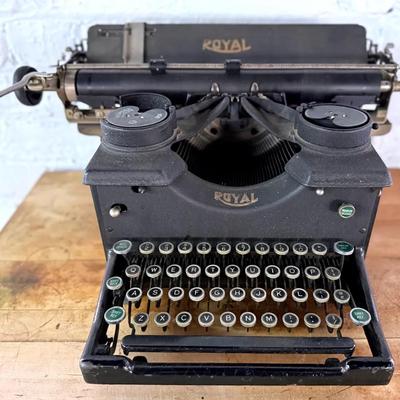 Royal Wide Carriage Antique Typewriter