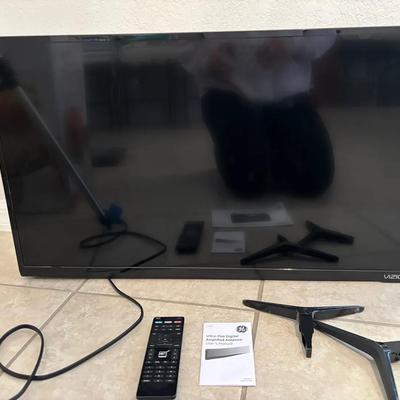 Vizio 32” Flat Screen TV w/ Remote, Stand Legs & Manuals
