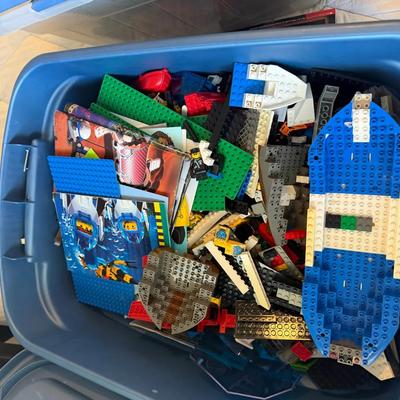 Large Assorted LEGO Collection – Mixed Bricks, Baseplates & Vintage Manuals