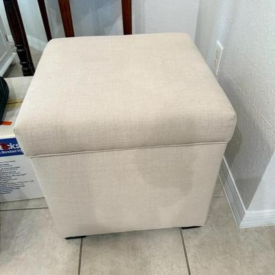 Upholstered Storage Ottoman with Lift-Top and Interior Dividers