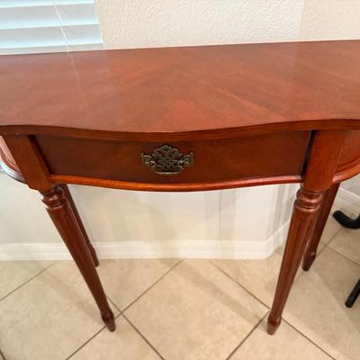 Traditional Wooden Console Table with Single Drawer and Turned Legs 
