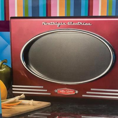  Nostalgia Electrics Retro 50’s Style Microwave – 800 Watt (Boxed) 