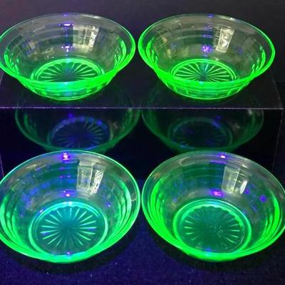 "Anchor Hocking Glass" Uranium Small Berry Bowls