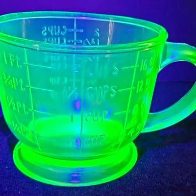 "Hazel Atlas" Green Depression Glass Measuring Cup
