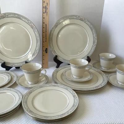 Lenox "Charleston" China, 4 5-Piece Place Settings