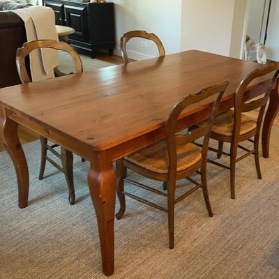Dining/Kitchen Table & 6 Chairs