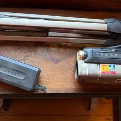 Sony Handycam W/Tripod