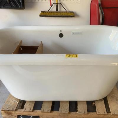 MTI Free Standing Jetted (20) Bathtub With Pedestal And Equipment 