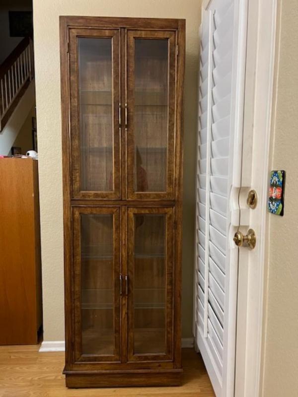 Sale Photo Thumbnail #4: Curio Cabinet