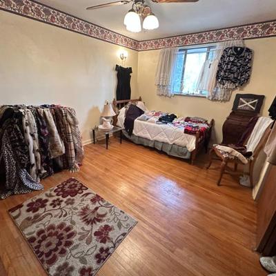 Sale Photo Thumbnail #253