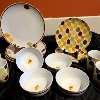 Rachael Ray “Little Hoot” 16-Piece Dinnerware Set
