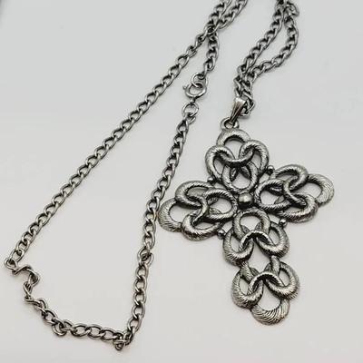 Sarah Coventry Cross Pendant Silvetone Vintage Necklace 