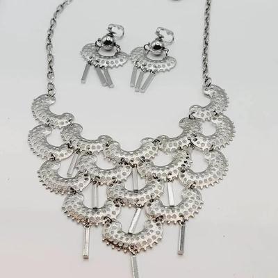Sarah Coventry Chandelier Bib Silvertone Necklace And Earrings 