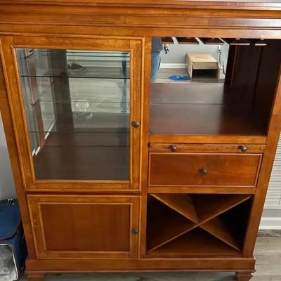 Beautiful Cindy Crawford Brand China Or Crystal Cabinet