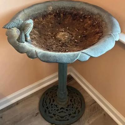 Lovely Metal Bird Bath