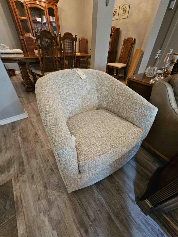 Sale Photo Thumbnail #24