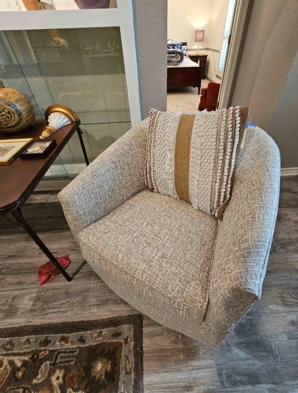 Sale Photo Thumbnail #25