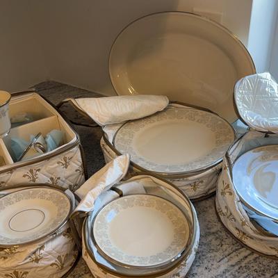 Lenox Snow Lily Srv For 8