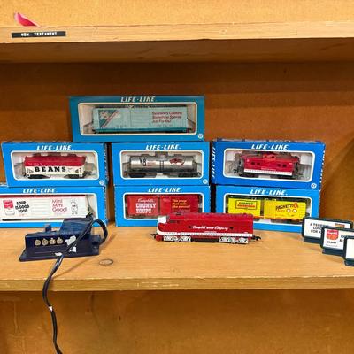 Life-like HO Train Cars