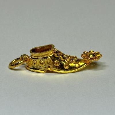 18K Gold Greek Tsarouhi Pendant, marked 750, 1.9g