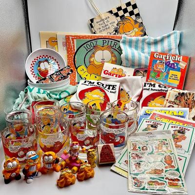 Garfield Collectibles Shirts Mugs Figurines Nightgown Towel Vintage