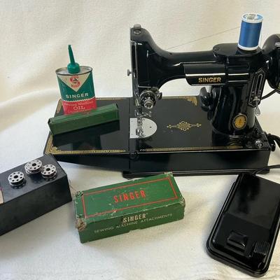 Singer Featherweight 221 100th Anniversary Sewing Machine With Case