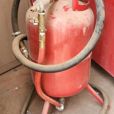 Central Pneumatic 20 Lb. Abrasive Blaster - Red