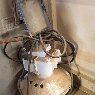 Industrial High-Bay Shop Light Fixture - Large White Illumination