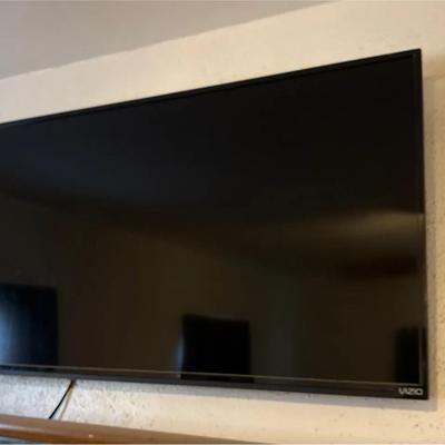Vizio 32” Flat Screen TV With Remote - Works!