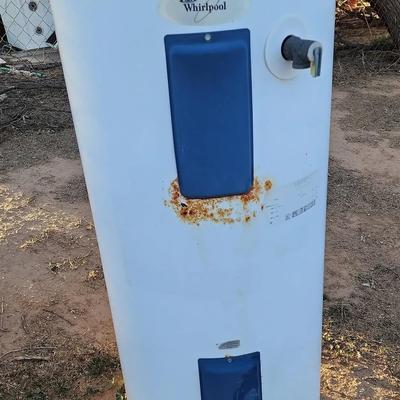 Whirlpool Water Heater - 40 Gallon Capacity, Utility, Hot H2O