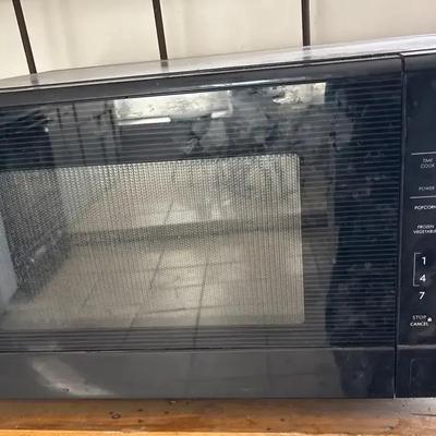 Sharp Black Microwave Tabletop Oven - Model SMC1111AB, Works!