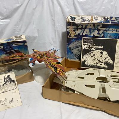 Two Unbuilt Vtg Star Wars Models & Avatar Figure On Stand 