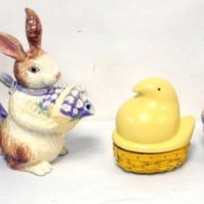 Sale Photo Thumbnail #94: 1094	ASSORTED LONGABERGER BASKETS INCLUDING EASTER BUNNY TEA POT, 2012 PEEPS BASKET  WITH PROTECTOR AND LID, AND 2000 CENTURY EASTER BASKET WITH LINER, PROTECTOR AND HANG TIE, LARGEST PIECE APPROXIMATELY 10 1/2 IN H
