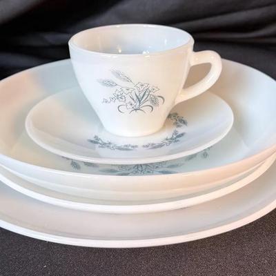 Vintage Rigopal Opaline White W/wheat And Flower Pattern 